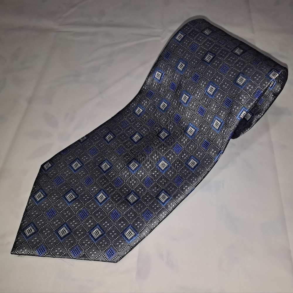 Mondo Seta 100% Silk Men's 60" Necktie Gray/Silver/Blue Width 4" Geometric Dots